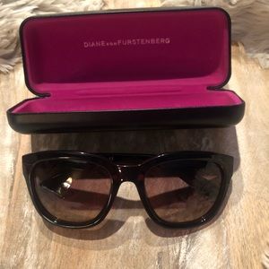 NEW!! Diane Von Furstenberg Mariel Sunglasses!!
